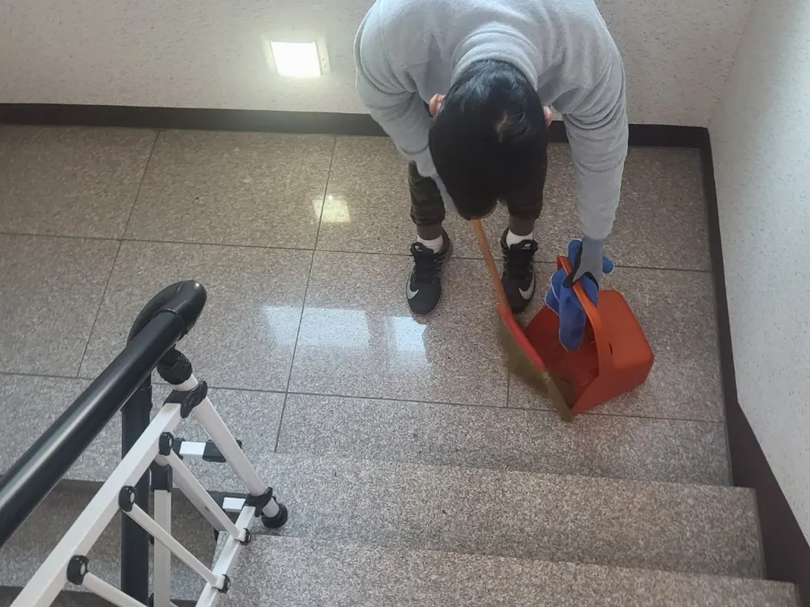 동구 방어동 오피스 기계실 장비 주변 정밀 위생청소 사례 - 행진크린