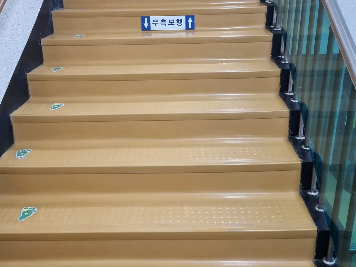 동구 일산동 어린이집 현관·신발장 바닥 위생청소 사례 - 행진크린